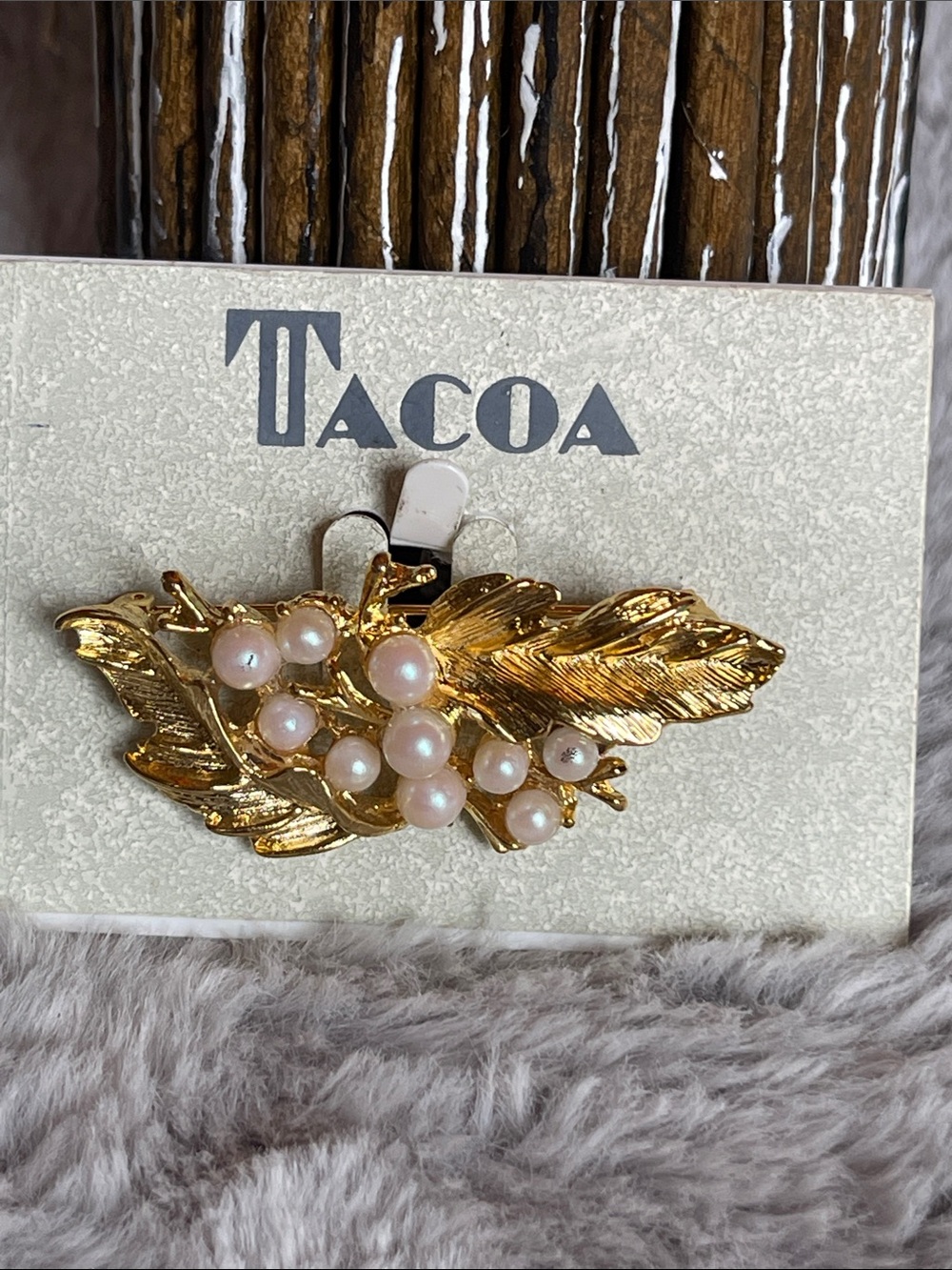 Gold Leaf and Pearl Cluster Brooch - Gold and White
